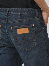 กางเกงยีนส์ผู้ชาย (ริมแดง) คอลเลคชั่น CASEY JONES LARSTON FIT เอวต่ำ ทรงเข้ารูป สียีนส์เข้ม