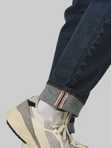 กางเกงยีนส์ผู้ชาย (ริมแดง) คอลเลคชั่น CASEY JONES LARSTON FIT เอวต่ำ ทรงเข้ารูป สียีนส์เข้ม