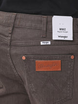 กางเกงขายาวผู้ชาย MWZ FIT เอวกลาง ทรงตรง สีน้ำตาล