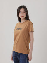 เสื้อยืดแขนสั้นผู้หญิง คอลเลคชั่น EVERYDAY WITH WRANGLER ทรงตรง สีเบจ