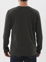 เสื้อยืดแขนยาวผู้ชาย ทรงตรง สีเขียวมะกอก