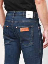 กางเกงยีนส์ผู้ชาย SPENCER FIT เอวต่ำ ทรงเข้ารูป สียีนส์กลาง