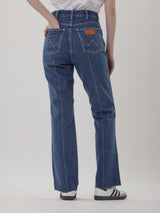 กางเกงยีนส์ผู้หญิง คอลเลคชั่น EVERYDAY WITH WRANGLER FLARE FIT เอวกลาง ทรงตรง-ขาม้า สียีนส์กลาง