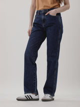 กางเกงยีนส์ผู้หญิง คอลเลคชั่น EVERYDAY WITH WRANGLER SUNSET FIT เอวกลาง ทรงตรง สียีนส์เข้ม
