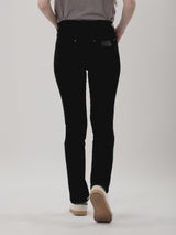 กางเกงยีนส์ผู้หญิง คอลเลคชั่น EVERYDAY WITH WRANGLER SLIM FIT เอวกลาง ทรงเข้ารูป สีดำ