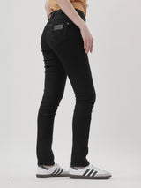 กางเกงยีนส์ผู้หญิง คอลเลคชั่น EVERYDAY WITH WRANGLER LARA FIT เอวกลาง ทรงเข้ารูป สีดำ