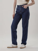 กางเกงยีนส์ผู้หญิง คอลเลคชั่น EVERYDAY WITH WRANGLER MOM FIT เอวสูง ทรงตรง สียีนส์เข้ม