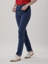 กางเกงยีนส์ผู้หญิง คอลเลคชั่น EVERYDAY WITH WRANGLER SLIM FIT เอวกลาง ทรงเข้ารูป สียีนส์กลาง