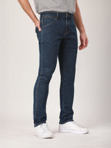 กางเกงยีนส์ผู้ชาย VEGAS FIT เอวกลาง ทรงรัดรูป สียีนส์กลาง