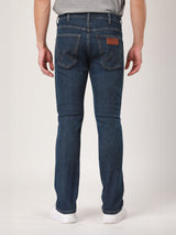 กางเกงยีนส์ผู้ชาย VEGAS FIT เอวกลาง ทรงรัดรูป สียีนส์กลาง