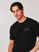 เสื้อยืดแขนสั้นผู้ชาย คอลเลคชั่น WRANGLER LEGENDS ทรงตรง สีดำ