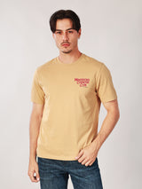 เสื้อยืดแขนสั้นผู้ชาย คอลเลคชั่น WRANGLER LEGENDS ทรงตรง สีเบจ