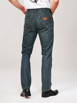 กางเกงยีนส์ผู้ชาย คอลเลคชั่น WRANGLER LEGENDS GREENSBORO FIT เอวกลาง ทรงตรง สียีนส์เข้ม