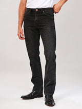 กางเกงยีนส์ผู้ชาย คอลเลคชั่น WRANGLER LEGENDS GREENSBORO FIT เอวกลาง ทรงตรง สีดำ