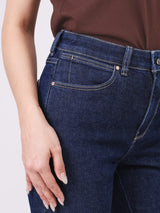 กางเกงยีนส์ผู้หญิง SLIM FIT เอวกลาง ทรงเข้ารูป สียีนส์เข้ม
