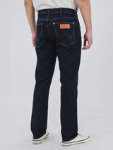 กางเกงยีนส์ผู้ชาย GREENSBORO FIT เอวกลาง ทรงตรง สียีนส์เข้ม