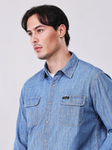 เสื้อเชิ้ตแขนยาวผู้ชาย คอลเลคชั่น BEYOND INDIGO ทรงตรง สียีนส์กลาง