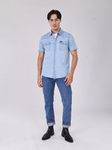 เสื้อเชิ้ตแขนสั้นผู้ชาย คอลเลคชั่น BEYOND INDIGO ทรงตรง สียีนส์อ่อน