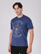 เสื้อยืดแขนสั้นผู้ชาย คอลเลคชั่น BEYOND INDIGO ทรงตรง สีกรมท่า