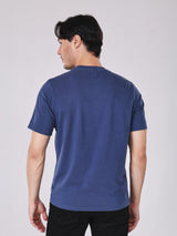 เสื้อยืดแขนสั้นผู้ชาย คอลเลคชั่น BEYOND INDIGO ทรงตรง สีกรมท่า