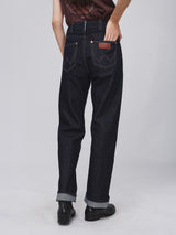 กางเกงยีนส์ผู้หญิง คอลเลคชั่น BEYOND DENIM SUNSET FIT เอวกลาง ทรงตรง สียีนส์เข้ม