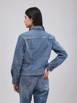 REGULAR FIT BEYOND DENIM COLLECTION WOMEN'S DENIM JACKET LIGHT INDIGO