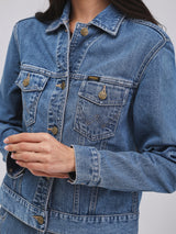 REGULAR FIT BEYOND DENIM COLLECTION WOMEN'S DENIM JACKET LIGHT INDIGO
