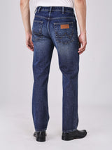 กางเกงยีนส์ผู้ชาย คอลเลคชั่น BEYOND DENIM TEXAS FIT เอวกลาง ทรงตรง สียีนส์กลาง