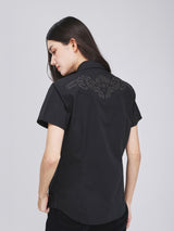 เสื้อเชิ้ตแขนสั้นผู้หญิง คอลเลคชั่น BEYOND INDIGO SLIM FIT สีดำ