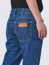 กางเกงยีนส์ผู้ชาย GREENSBORO FIT เอวกลาง ทรงตรง สียีนส์กลาง