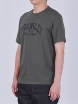 เสื้อยืดแขนสั้นผู้ชาย คอลเลคชั่น EVERYDAY WITH WRANGLER ทรงตรง สีเขียวมะกอก