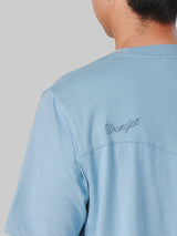 เสื้อยืดแขนสั้นผู้ชาย คอลเลคชั่น EVERYDAY WITH WRANGLER ทรงตรง สีฟ้า