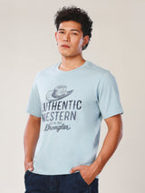 เสื้อยืดแขนสั้นผู้ชาย คอลเลคชั่น EVERYDAY WITH WRANGLER ทรงตรง สีฟ้า