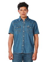 เสื้อเชิ้ตแขนสั้นผู้ชาย คอลเลคชั่น EVERYDAY WITH WRANGLER ทรงตรง สีฟ้า