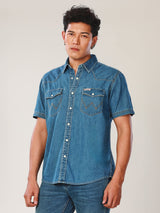 เสื้อเชิ้ตแขนสั้นผู้ชาย คอลเลคชั่น EVERYDAY WITH WRANGLER ทรงตรง สีฟ้า