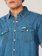 เสื้อเชิ้ตแขนสั้นผู้ชาย คอลเลคชั่น EVERYDAY WITH WRANGLER ทรงตรง สีฟ้า