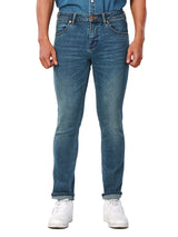 กางเกงยีนส์ผู้ชาย คอลเลคชั่น EVERYDAY WITH WRANGLER VEGAS FIT เอวกลาง ทรงรัดรูป สียีนส์กลาง