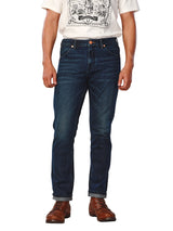 กางเกงยีนส์ผู้ชาย คอลเลคชั่น EVERYDAY WITH WRANGLER GREENSBORO FIT เอวกลาง ทรงตรง สียีนส์กลาง