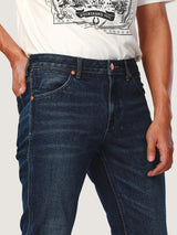 กางเกงยีนส์ผู้ชาย คอลเลคชั่น EVERYDAY WITH WRANGLER GREENSBORO FIT เอวกลาง ทรงตรง สียีนส์กลาง