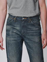 กางเกงยีนส์ผู้ชาย คอลเลคชั่น LEGEND OF WRANGLER MWZ FIT (Authentic Premium ) เอวกลาง ทรงตรง สียีนส์กลาง