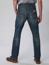 กางเกงยีนส์ผู้ชาย คอลเลคชั่น LEGEND OF WRANGLER MWZ FIT (Authentic Premium ) เอวกลาง ทรงตรง สียีนส์กลาง