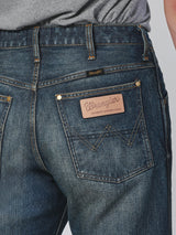 กางเกงยีนส์ผู้ชาย คอลเลคชั่น LEGEND OF WRANGLER MWZ FIT (Authentic Premium ) เอวกลาง ทรงตรง สียีนส์กลาง