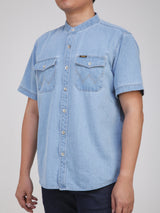 เสื้อเชิ้ตแขนสั้นผู้ชาย ทรงตรง สียีนส์อ่อน