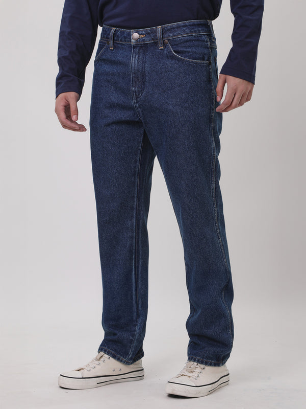 กางเกงยีนส์ผู้ชาย GREENSBORO FIT เอวกลาง ทรงตรง สียีนส์กลาง