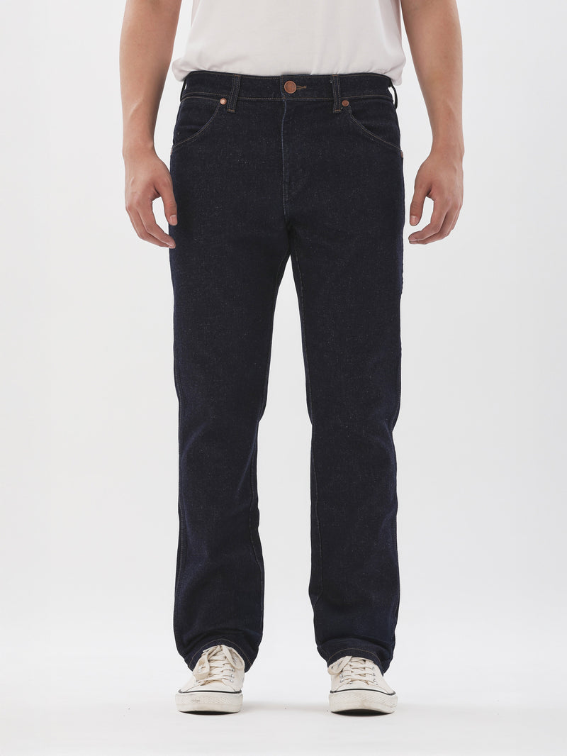 กางเกงยีนส์ผู้ชาย GREENSBORO FIT เอวกลาง ทรงตรง สียีนส์ผ้าดิบ