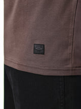 เสื้อยืดแขนสั้นผู้ชาย ทรงตรง สีน้ำตาล