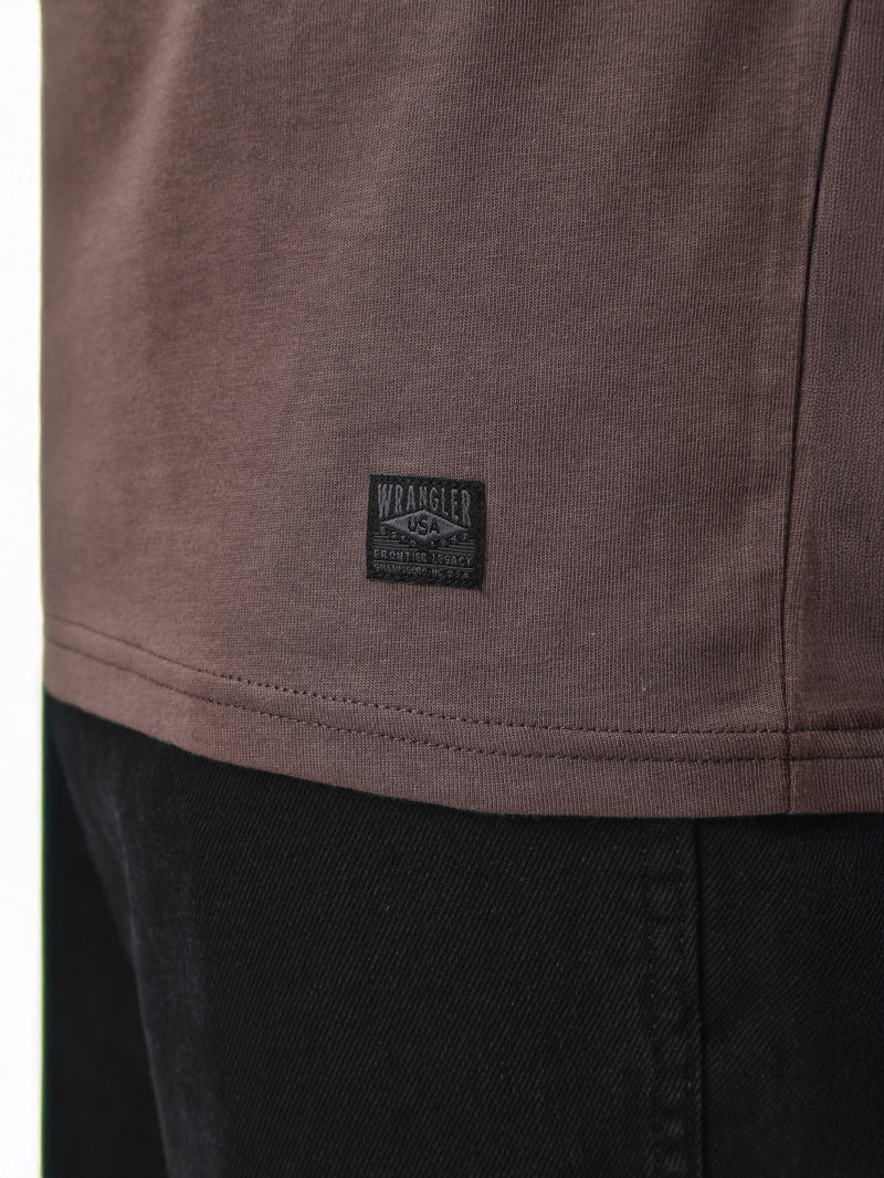 เสื้อยืดแขนสั้นผู้ชาย ทรงตรง สีน้ำตาล