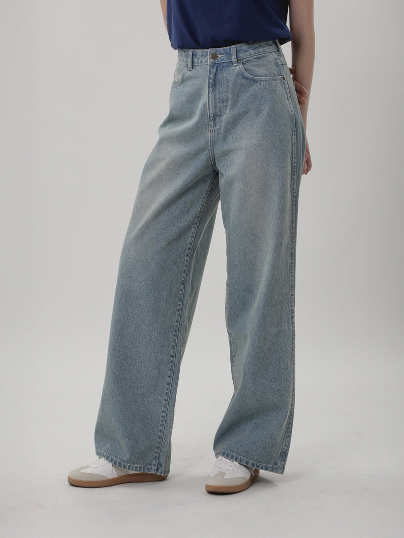 BOYFRIEND FIT EVERYDAY WITH WRANGLER COLLECTION HIGH RISE RELAXED WOMEN'S JEANS LIGHT INDIGO