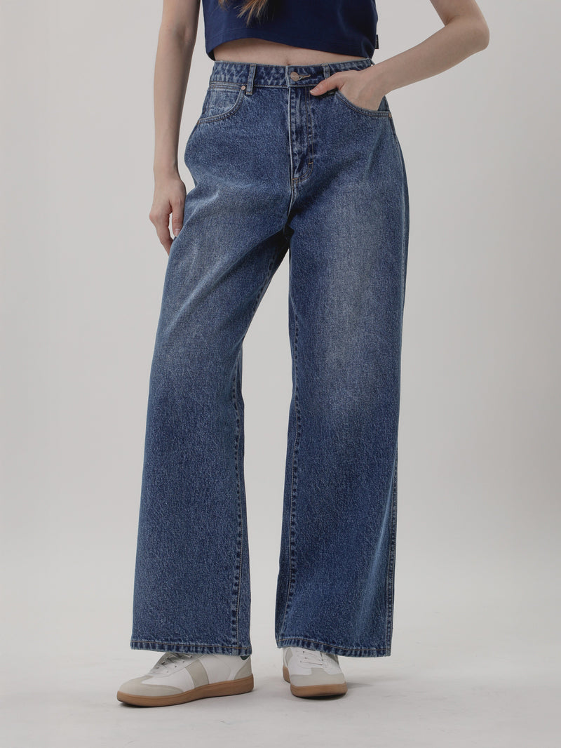 BOYFRIEND FIT EVERYDAY WITH WRANGLER COLLECTION HIGH RELAXED WOMEN'S JEANS MID INDIGO