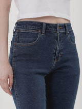 กางเกงยีนส์ผู้หญิง คอลเลคชั่น EVERYDAY WITH WRANGLER BOOTCUT FIT เอวสูง ทรงขาม้า สียีนส์เข้ม